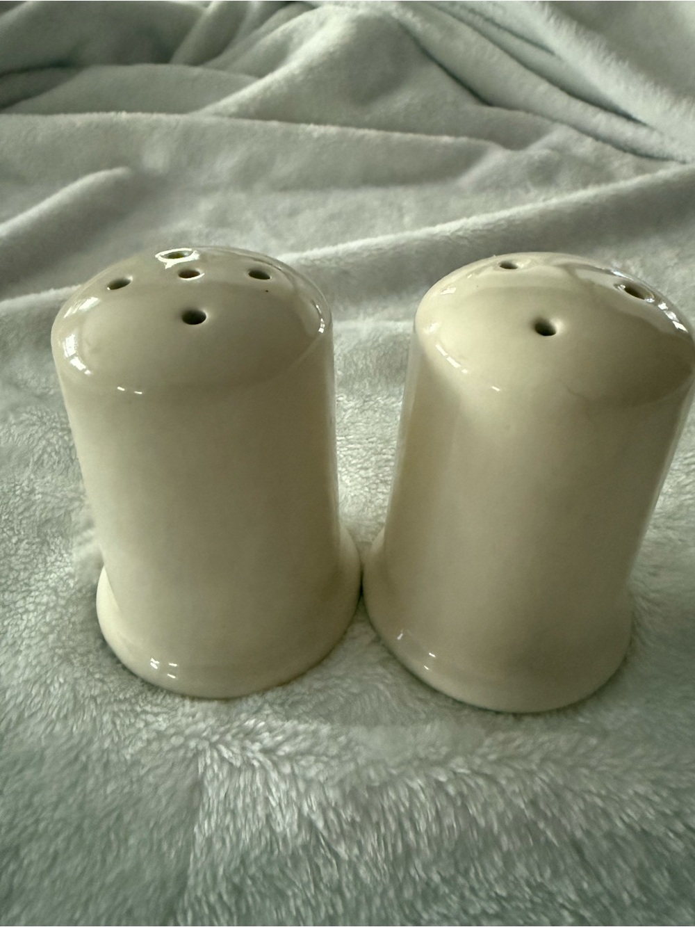 Royal Seasons Snowman Design 1999 Salt & Pepper Shakers Set of 2 Ceramic - Picture 3 of 4